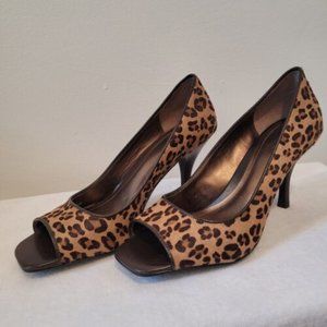 Victor Alfaro Derrick Square Peep Toe Fur Cheetah Pump Heel 6M 3.5" heel